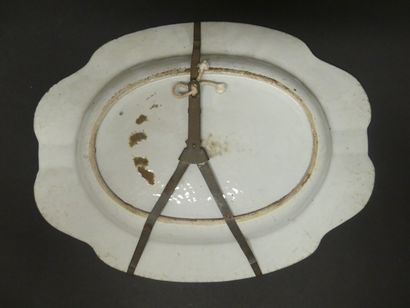 null Compagnie des Indes

Paire de plats polylobés en porcelaine à décor en camaïeu...