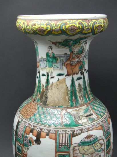 null 
Pair of green family porcelain vases




China around 1900




H : 45,5 cm...