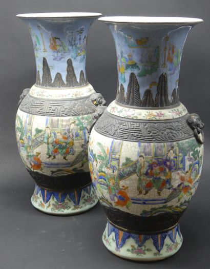 null Paire de vases en céramique de Nankin, col bleu

Chine, fin XIXe

H: 45 cm.

(restaurations...