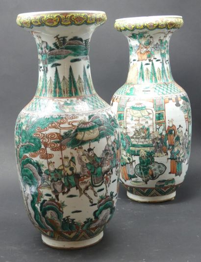 null 
Paire de vases en porcelaine famille verte




Chine vers 1900




H : 45,5...