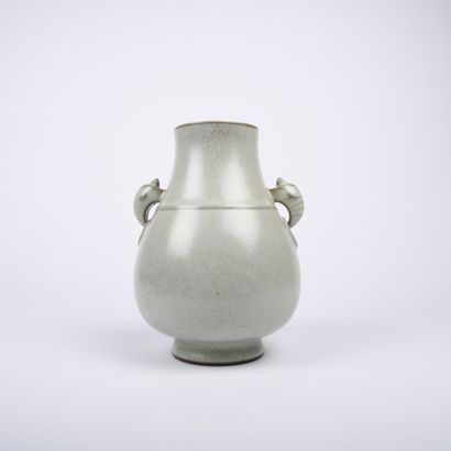 null A Ge-style ceramic HU vase, decorated with two elephant-head handles.

Apocryphal...