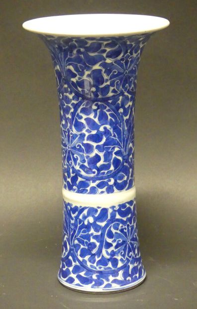null A blue-white porcelain scroll vase with a wide neck decorated with flowers and...
