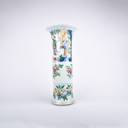null A Gu vase in porcelain and enamels of the green family, decorated with characters,...