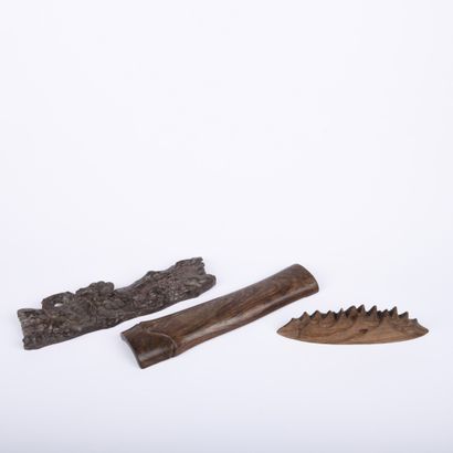 null Lot of three wooden objects, including two handle rests and a brush rest in...
