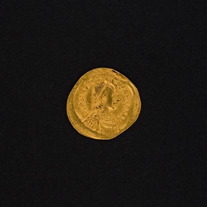 null BYZANTINE EMPIRE

ANASTASE I - Gold sissy, struck in Constantinople - R/ Seated...