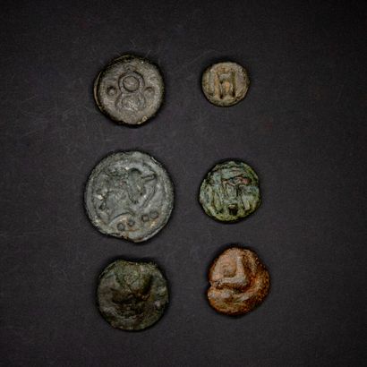 null ROMAN REPUBLIC 

Lot of 6 coins ( AES GRAVE, QUADRAN...) to study