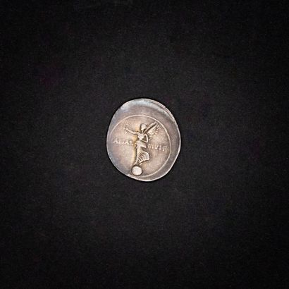 null ROMAN EMPIRE 

Last silver Augustus R/ Victory on a globe 

Weight : 3.80 g