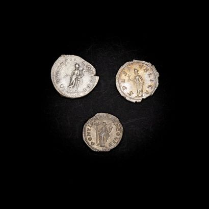 null 
ROMAN EMPIRE 




Lot of three silver coins including: an Antoninian of Elagabalus,...