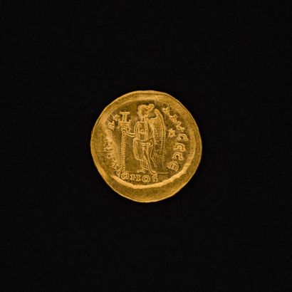 null BYZANTINE EMPIRE

ZEON -Gold Solidus struck in Constantinople, R/ Winged Victory...