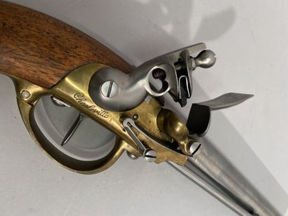 null Réplique italienne d'un pistolet de cavalerie modèle 1777 à coffre. Signature...