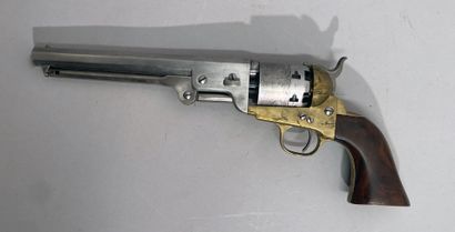 null Réplique italienne d'un Colt Navy calibre 36. Partie acier poli blanc. Carcasse...