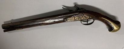 null Grand pistolet à silex début XVIIIe par Condamine comme en atteste la signature...