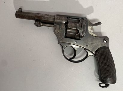 null Revolver d'officier modèle 1874 série 1878. Calibre 11mm. Manufacture d'Armes...