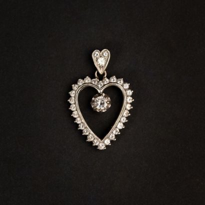 null Pendentif coeur diamants taille brillant central 0.25 carat environ, monture...