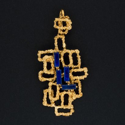 null Pendentif géométrique lapis lazuli, monture or ajouré et texturé

Vers 1960

Poids...