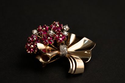 null Broche "fleurs", diamants taille ancienne 1 carat environ, pierres rouges, monture...