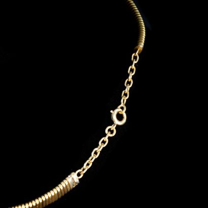 null Collier tubogaz ras de cou en or 

Poids : 13.3 g - L: 37 cm - fermoir post...