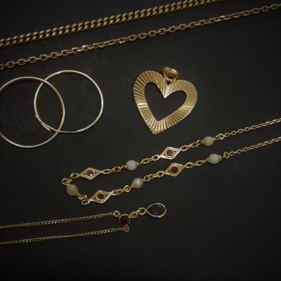 null Lot comprenant pendentif coeur en or , bracelet collier et boucles

déformations...