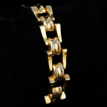null Bracelet maille fantaisie en or agrémenté d'un pendentif en fer à cheval.

Poids...