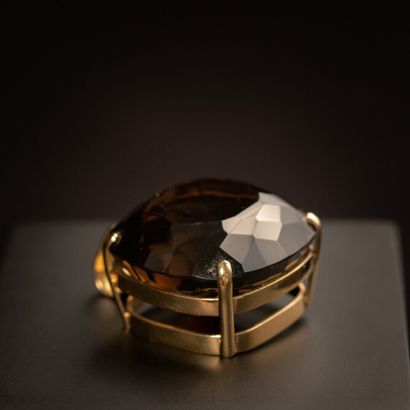 null Important pendentif quartz fumé taille coussin, monture or 

Poids brut : 36.4...