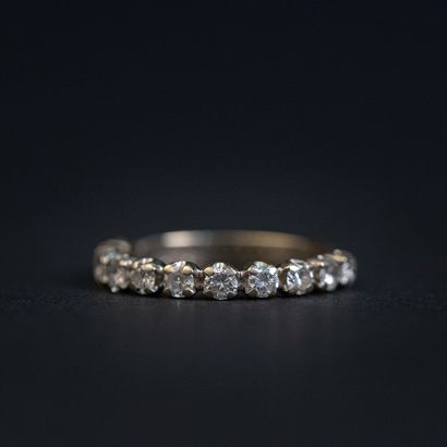 null 
Demi- alliance diamants taille 8/8, 0.50 carat environ, monture or gris 

Poids...