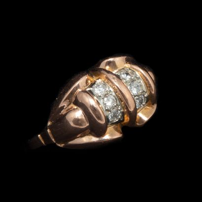 null Bague tank diamants taille brillant, monture or rose.

Vers 1940

Poids brut...
