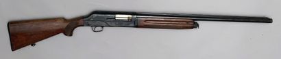 null Semi-automatic rifle BREDA calibre 12. Rifle with recoil of barrel. Weapon n°SL564031....