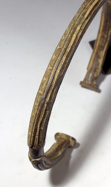 null Torque Lobi (Burkina faso)

Collier en bronze à la cire perdue, richement décoré...