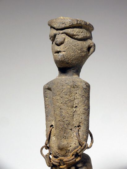 null Statuette Lobi (Burkina faso)

Statuette masculine portant des chaînes aux bras...