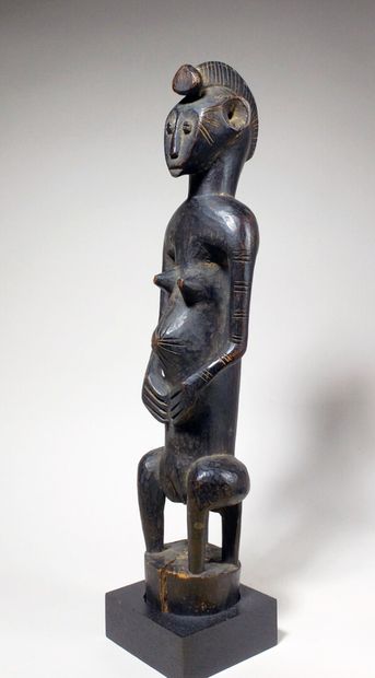 null Sommet de canne Sénoufo (Côte d'Ivoire)

Statuette féminine assise, les bras...