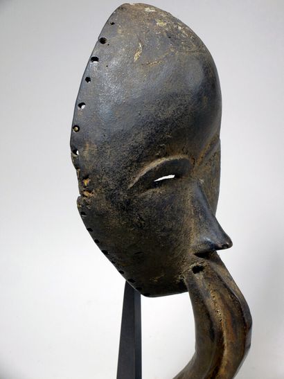 null Masque Dan (Côte d'Ivoire)

Masque dont la bouche est stylisée pour figurer...