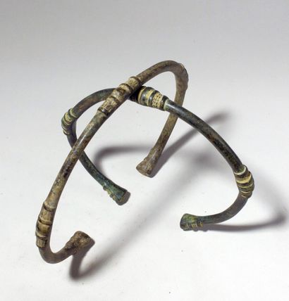 null Torques Lobi/Gan (Burkina faso)

Paire de colliers en bronze à la cire perdue,...