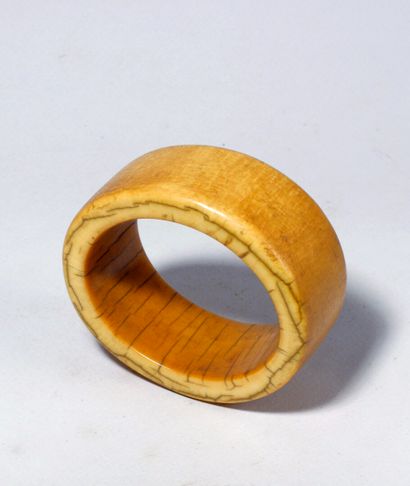 null Bracelet Gurunsi (Burkina faso)

Bracelet en ivoire à belle patine d'usage....
