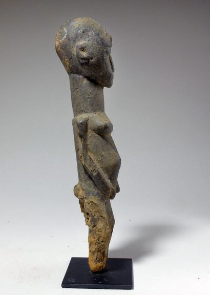 null Statuette Lobi (Burkina faso)

Statuette féminine dont le front est orné d'un...