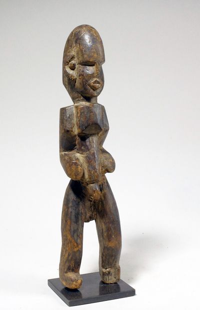 null Statuette Gurunsi (Burkina faso)

Personnage masculin sculpté dans un style...