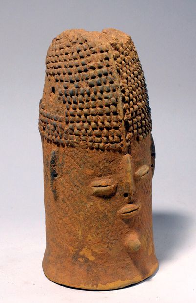 null Tête Bura (Burkina faso)

Elégante tête de forme conique (intérieur évidé) en...
