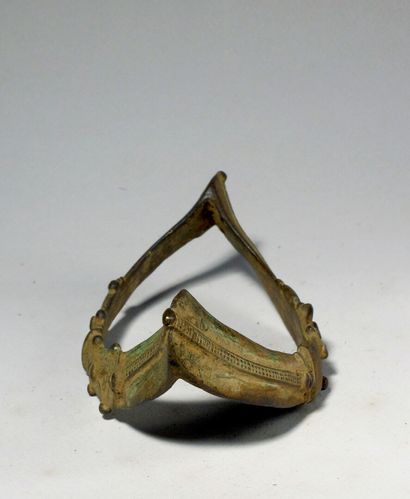 null Chevillère Sénoufo (Côte d'Ivoire)

Bronze à la cire perdue. 

XIXe. Longueur...