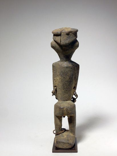 null Statuette Lobi (Burkina faso)

Statuette masculine portant des chaînes aux bras...