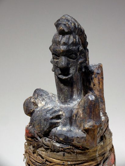 null Maternité Aja (Togo)

Etonnant fétiche représentant une mère portant son enfant...
