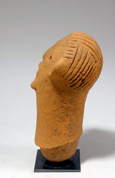 null Tête Bura (Burkina faso)

Belle tête en terre cuite, très expressive par sa...