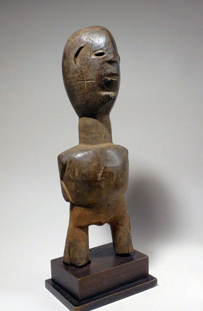 null Statuette Makua (Tanzanie)

Etrange statuette à la tête démesurée par rapport...