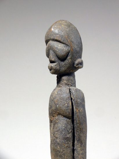 null Statuette Lobi (Burkina faso)

Intéressante statuette masculine aux proportions...