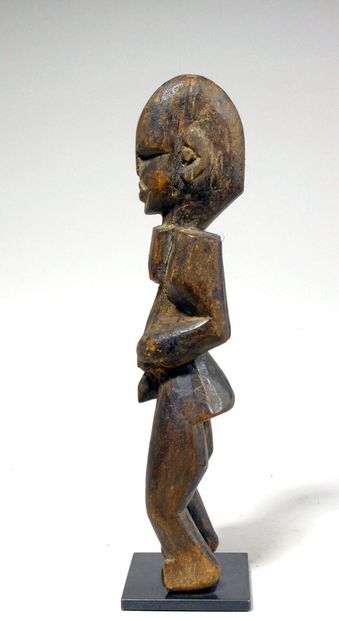 null Statuette Gurunsi (Burkina faso)

Personnage masculin sculpté dans un style...