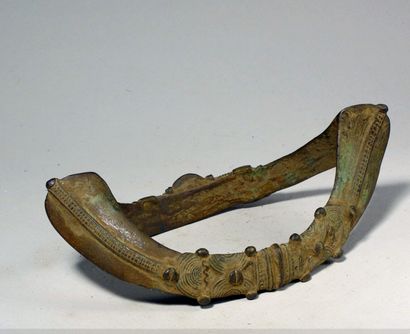null Chevillère Sénoufo (Côte d'Ivoire)

Bronze à la cire perdue. 

XIXe. Longueur...
