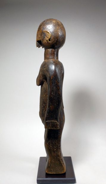 null Statuette Bambara

Statuette féminine aux bras détachés du corps, le ventre...