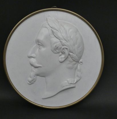 null Paire de tondo en céramo-marbre représentant l'Empereur Napoléon III et l'Impératrice...
