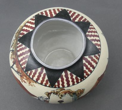 null CIBOURE - Période FISCHER

Vase ovoïde sur talon à col en grès émaillé à décor...