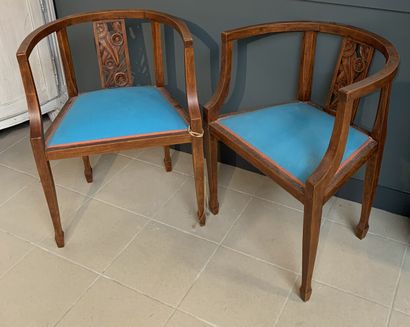 null Paire de fauteuils en bois, le dossier à décor de motifs Art Deco.

Milieu ...