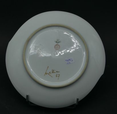 null Georges MATHIEU (1921-2012)

Ensemble de deux assiettes en porcelaine de Sèvres,...