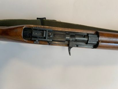 null Carabine Erma calibre 22LR type M1. Arme n°067327. Avec sa bretelle et son chargeur....
